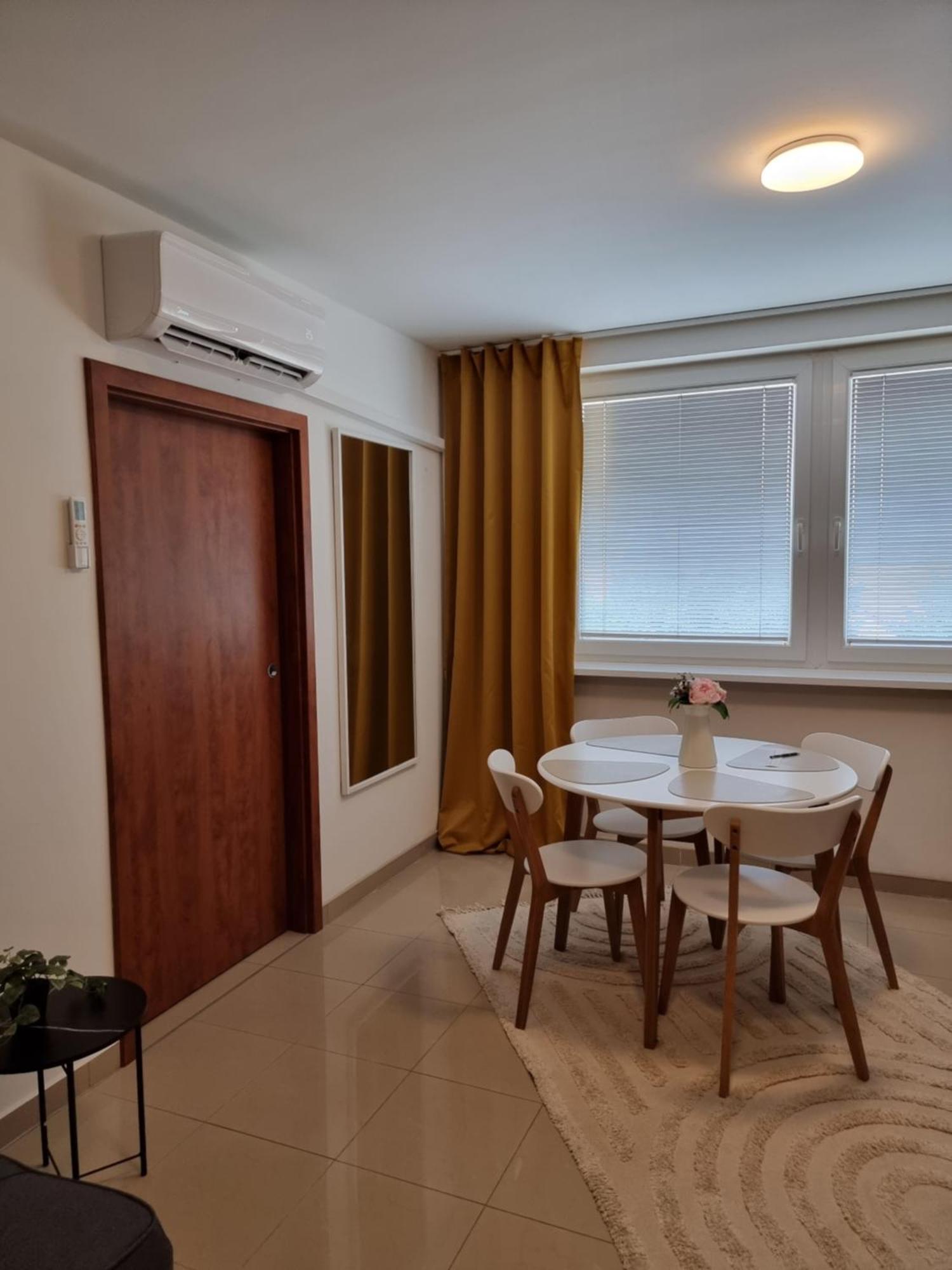 Turecka 49 Apt 2 Nové Zámky Kültér fotó
