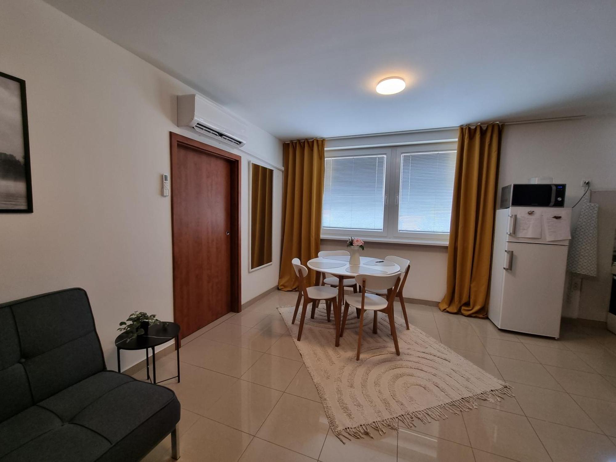 Turecka 49 Apt 2 Nové Zámky Kültér fotó